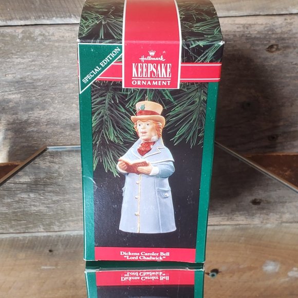 1992 HallMark Keepsake Ornament Dickens Caroler Bell Lord Chadwick - Picture 8 of 8